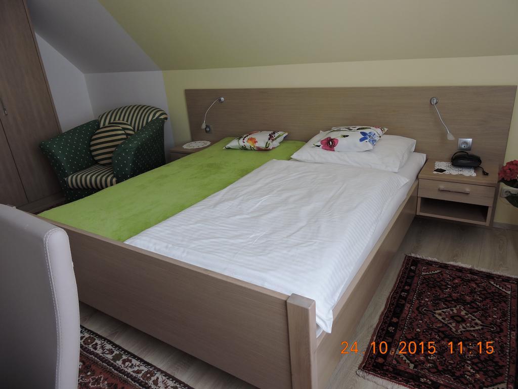 Gaestehaus Haagen Bad Waltersdorf Phòng bức ảnh